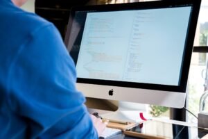 Neste guia, exploraremos o que são APIs, como funcionam e por que são cruciais para criar um negócio digital bem sucedido em Angola. Vamos abordar todos esses descritos e fornecer exemplos práticos para ilustrar seu potencial.