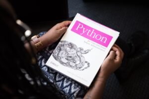 McKinney, Wes. (2017). "Python para análise de dados." O'Reilly Media.
